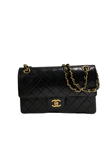 Chanel  Wフラップ チェーン ショルダーバッグです