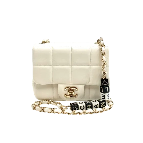 CHANEL シャネル チョコバーミニフラップキューブラインストーンチェーンショルダー バッグ チョコバー ラムスキン AS3744ホワイトの買取実績