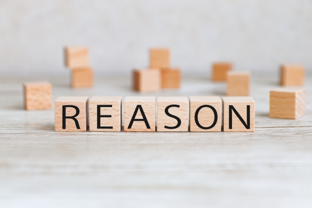 木製ブロックで『REASON』と並べられている