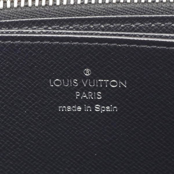 LOUIS VUITTON PARIS made in Spain の刻印が入った黒革の内側ロゴ