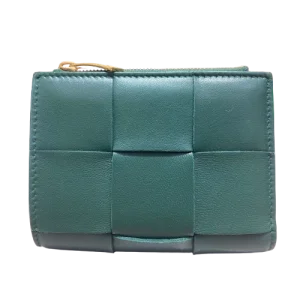 BOTTEGA VENETA ボッテガ・ヴェネタ スモールカセット二つ折財布 財布・小物 レザー エメラルドグリーンの買取実績