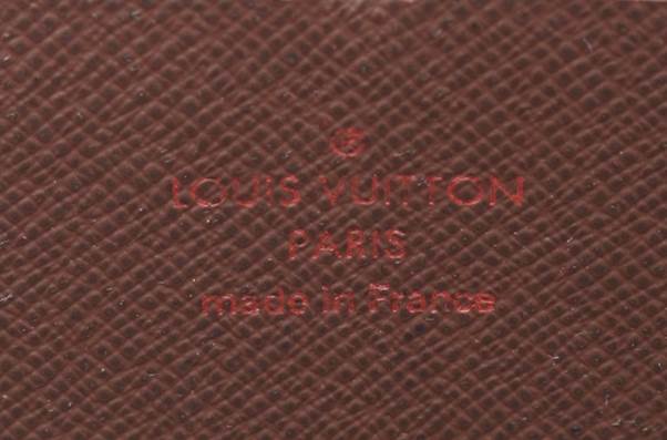 Louis Vuitton Paris made in France の刻印が入った茶色のレザー