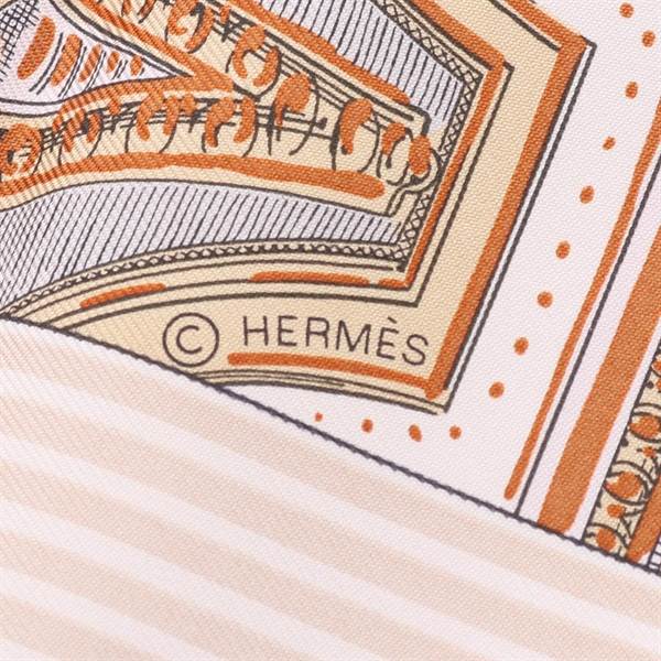 HERMÈSのロゴが入ったスカーフの端部分の拡大」