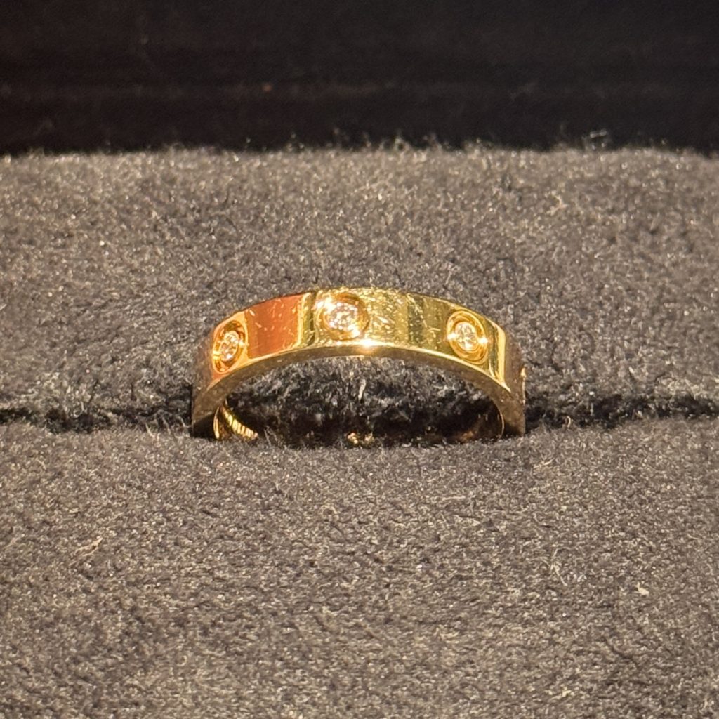 Cartier カルティエ ラブリング8Pダイヤ 宝石 ラブリング AU750 の買取実績